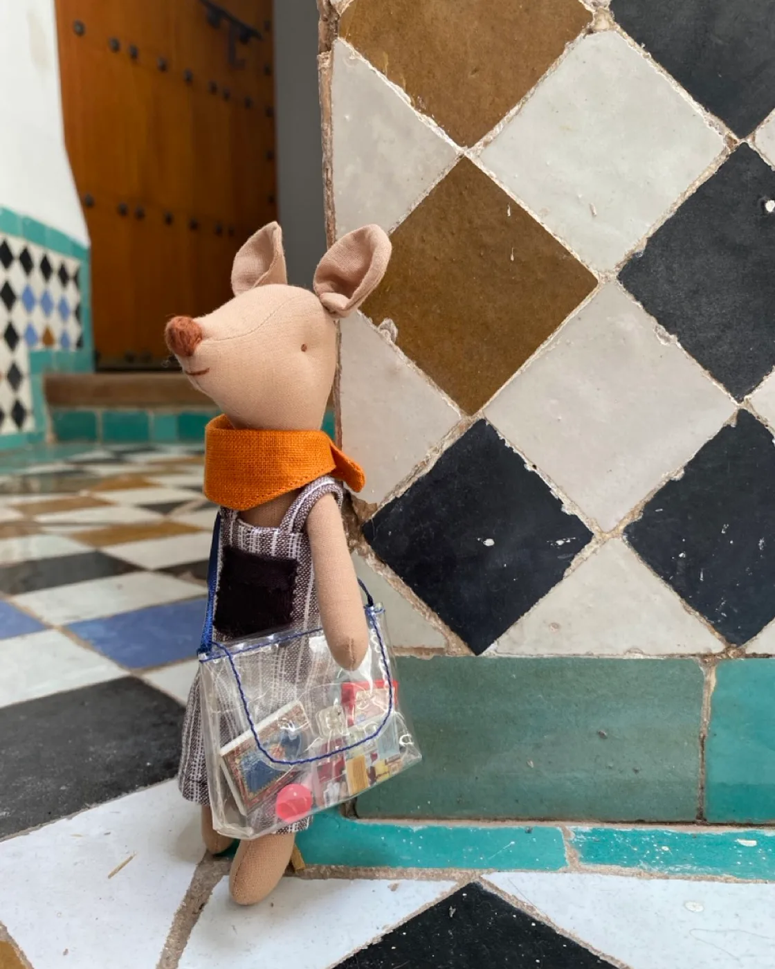 Baluzini piece with tiles and travel light.