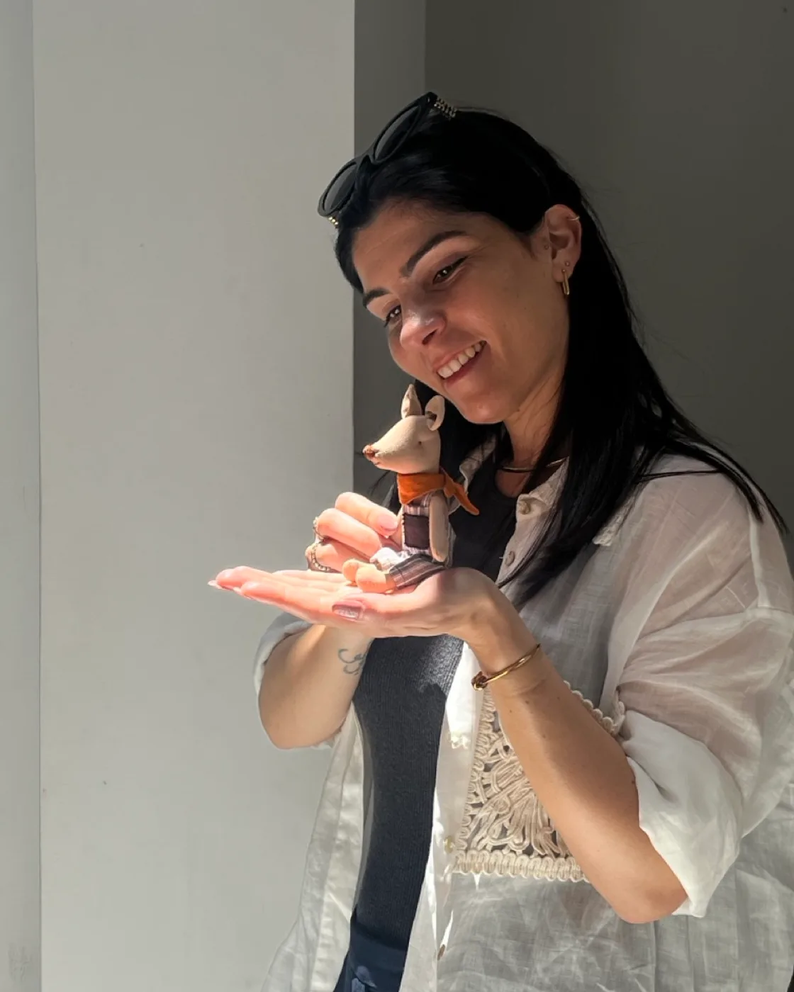 Sara holding a Baluzini piece.