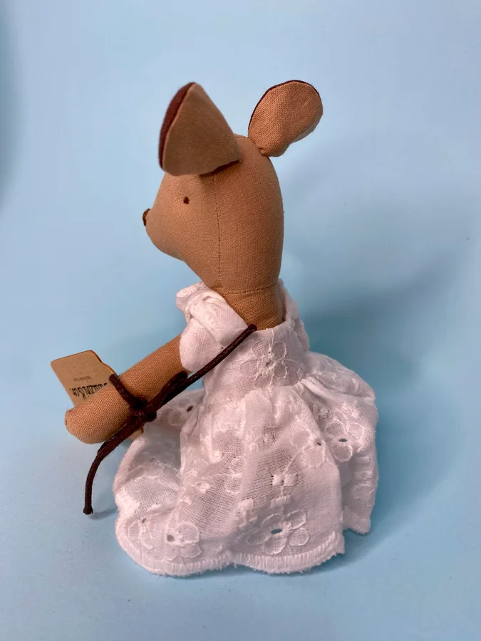 Mini Ratinha com Vestido em Bordado Inglês