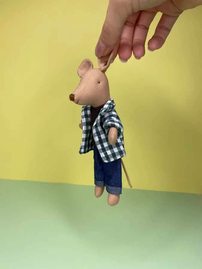 Sóller - Mini ratinho com calça de ganga e sobrecamisa