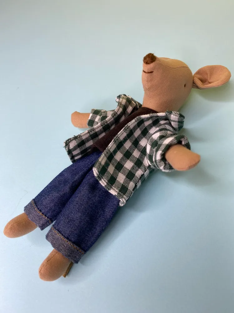 Sóller: Mini Mouse with Jeans and Overshirt