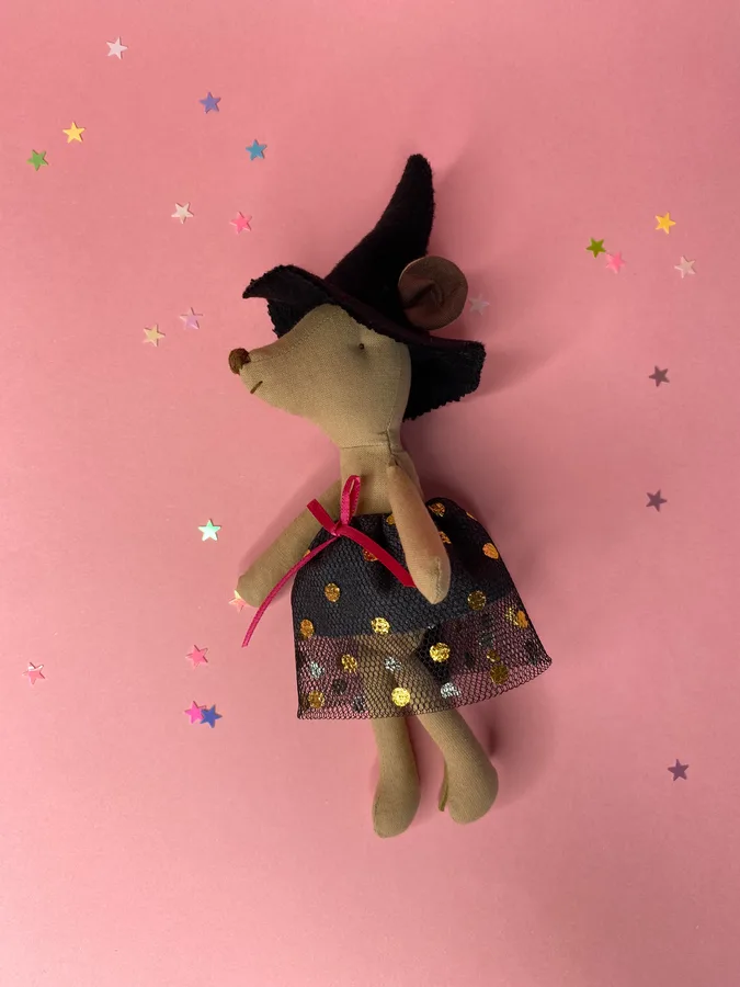 Pequena Bruxinha com Saia de Tule